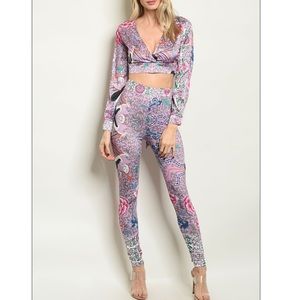 Lavender V-neck floral crop top + pants set, 🦄🔮